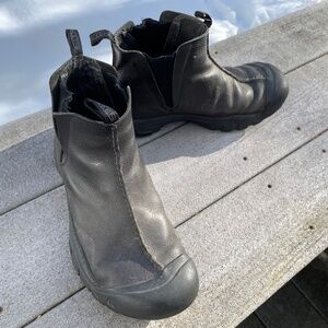 Keen Men’s size 11 black Chelsea Boots